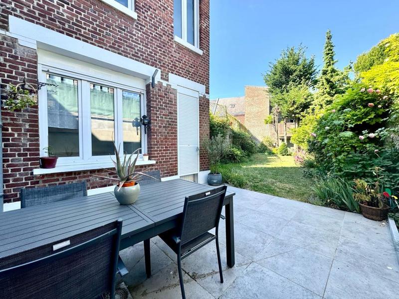 Maison - 220 m² - 7 pièces