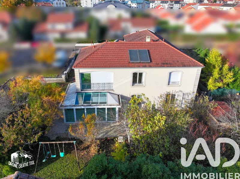 Maison - 267 m² - 9 pièces