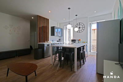 Chambre - 10 m² - 6 pièces