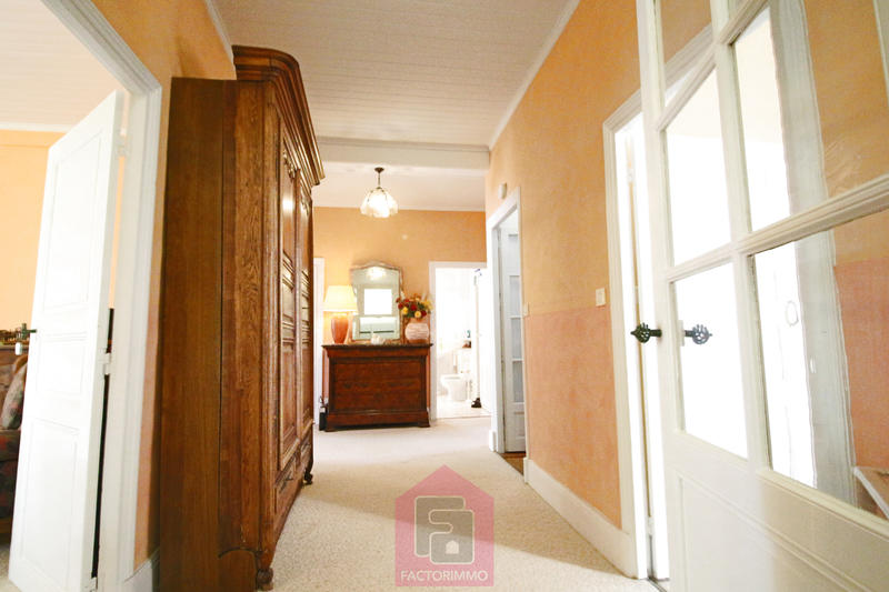 Maison - 315 m² - 8 pièces