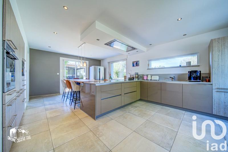 Maison - 250 m² - 10 pièces