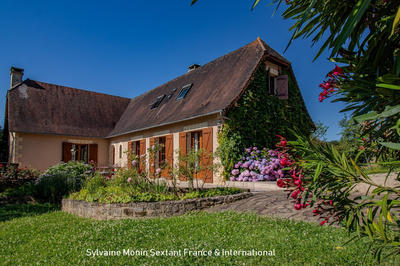 Maison - 220 m² - 7 pièces