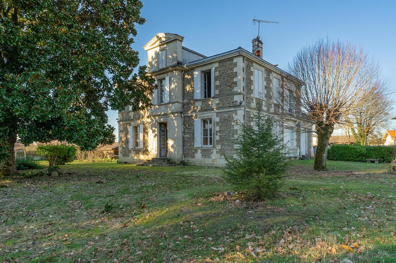Maison - 270 m² - 7 pièces