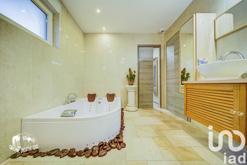 Maison - 143 m² - 6 pièces