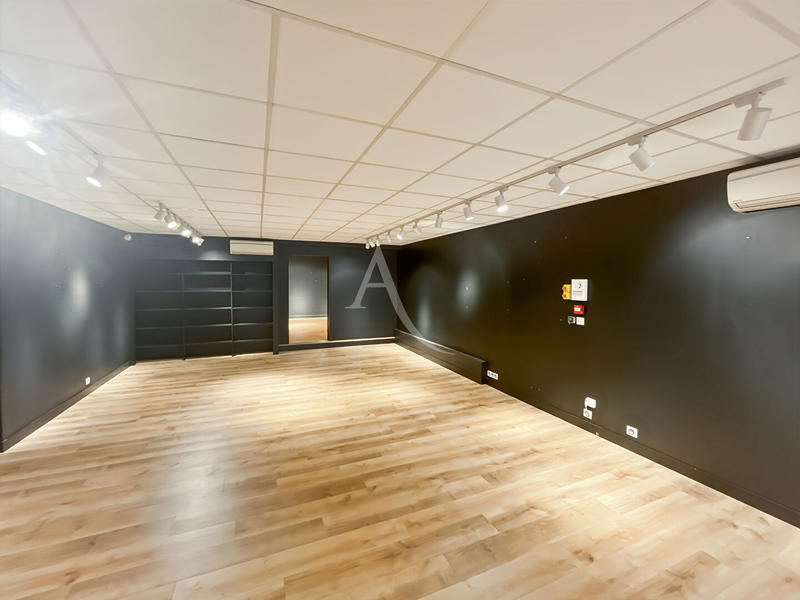 Local commercial - 121 m²