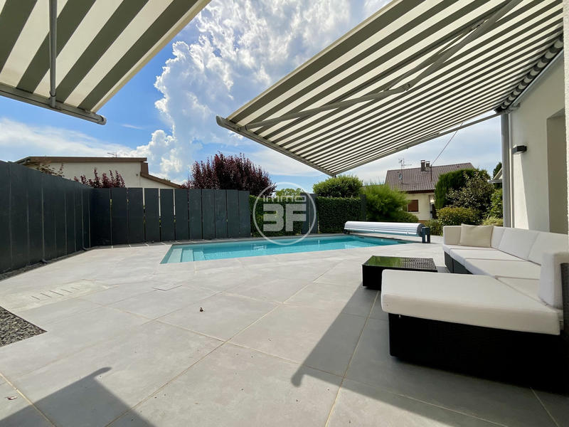 Maison - 256 m² - 7 pièces