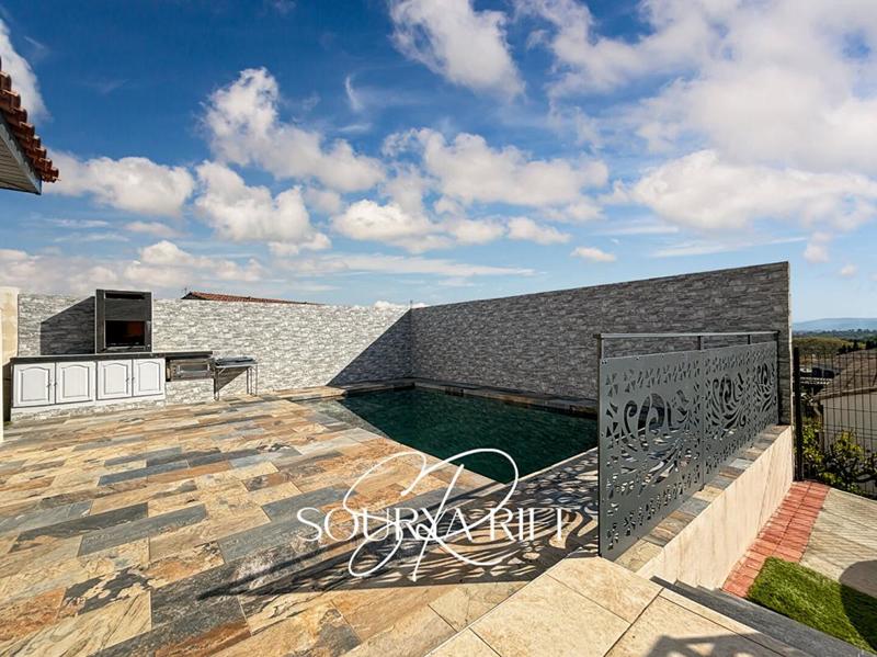 Maison - 161 m² - 7 pièces