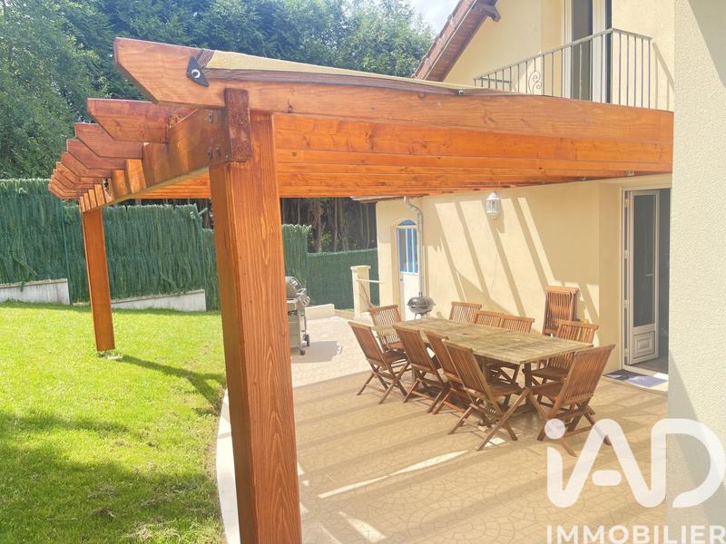 Maison - 240 m² - 7 pièces