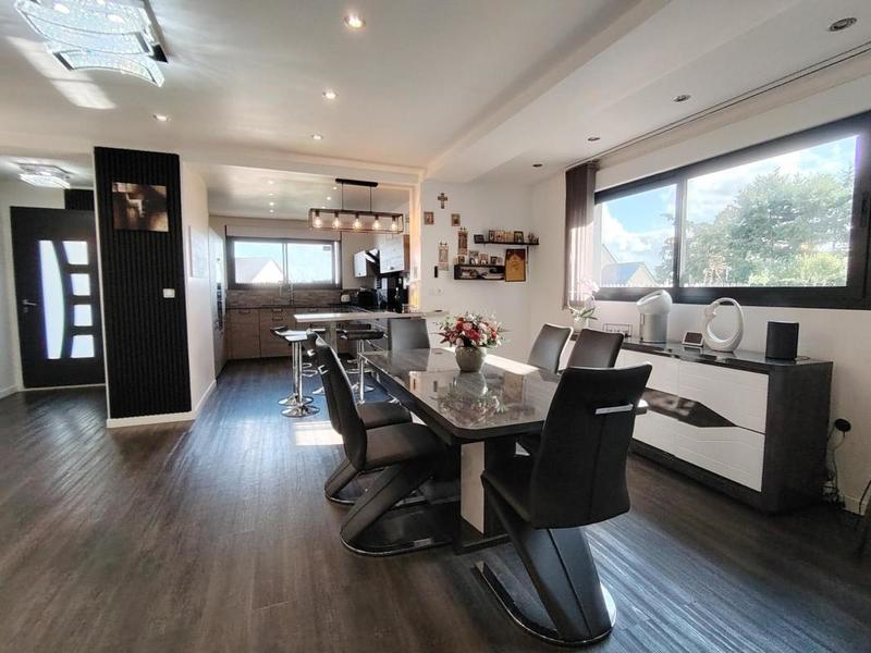 Maison - 205 m² - 10 pièces