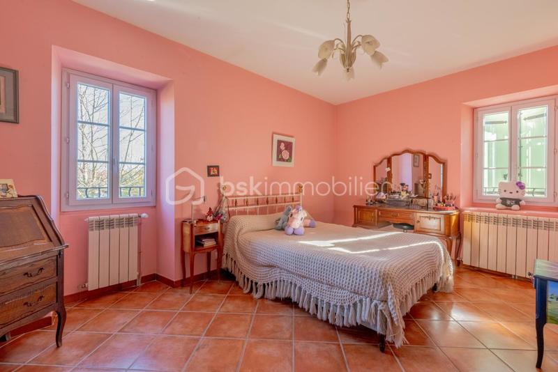 Demeure - 208 m² - 7 pièces