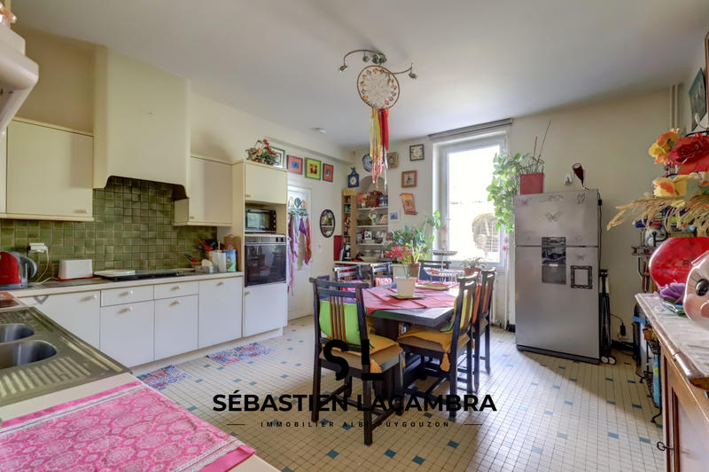 Propriété - 328 m² - 10 pièces