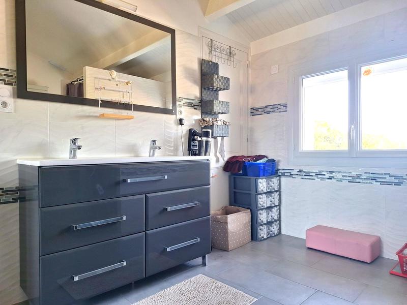 Maison - 180 m² - 7 pièces