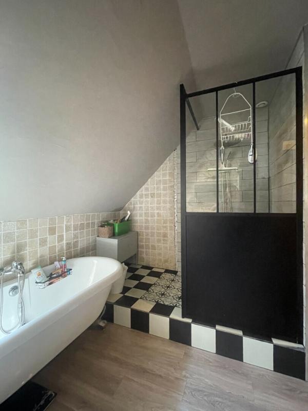 Maison - 210 m² - 7 pièces