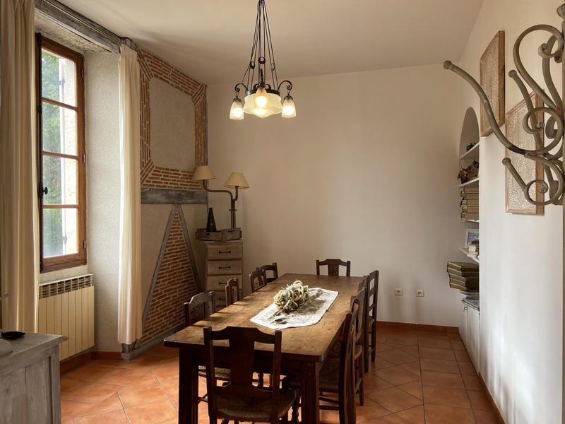 Maison - 220 m² - 8 pièces