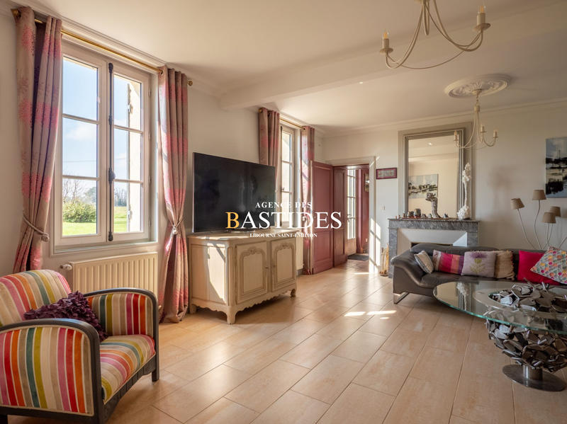 Maison - 310 m² - 8 pièces