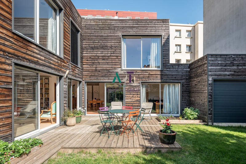 Maison - 240 m² - 8 pièces