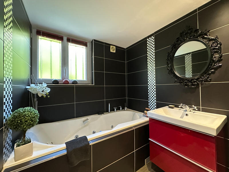 Maison - 186 m² - 8 pièces