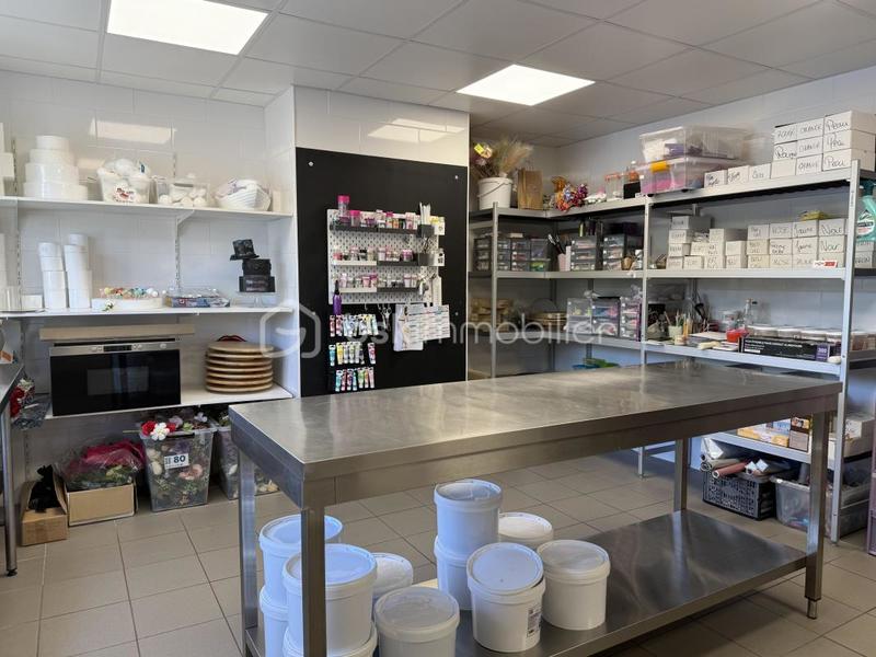 Local commercial - 135 m² - 4 pièces