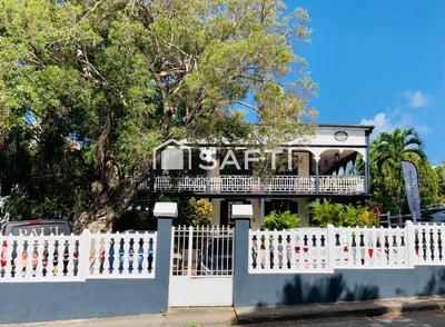 Local commercial - 467 m² - 8 pièces