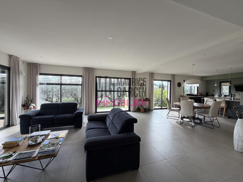 Maison - 180 m² - 6 pièces