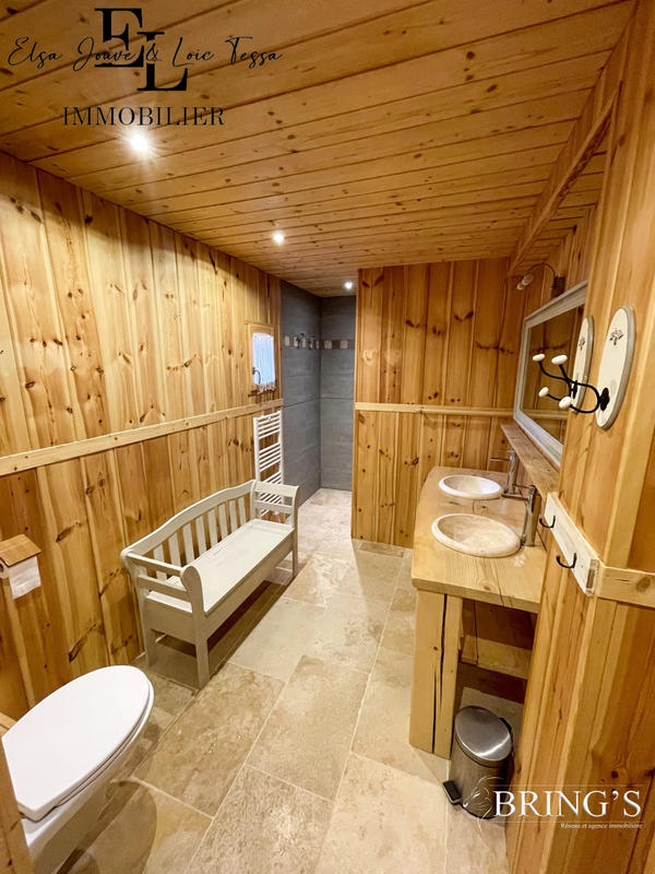 Châlet - 330 m² - 11 pièces