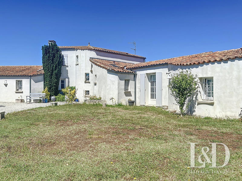 Maison - 203 m² - 6 pièces