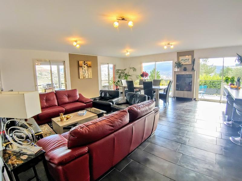 Maison - 140 m² - 5 pièces