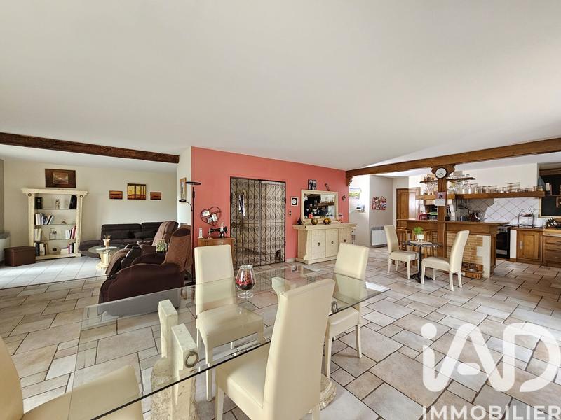 Maison - 312 m² - 9 pièces