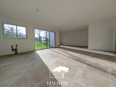 Maison - 122 m² - 4 pièces