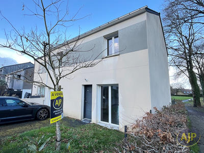 Maison - 96 m² - 4 pièces