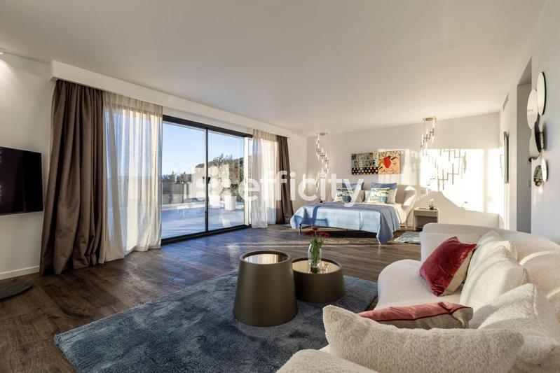 Maison - 860 m² - 14 pièces