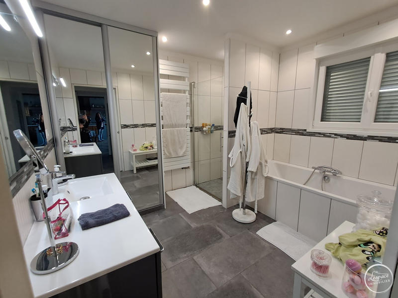 Maison - 166 m² - 6 pièces