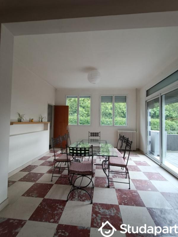 Chambre - 150 m² - 1 pièce