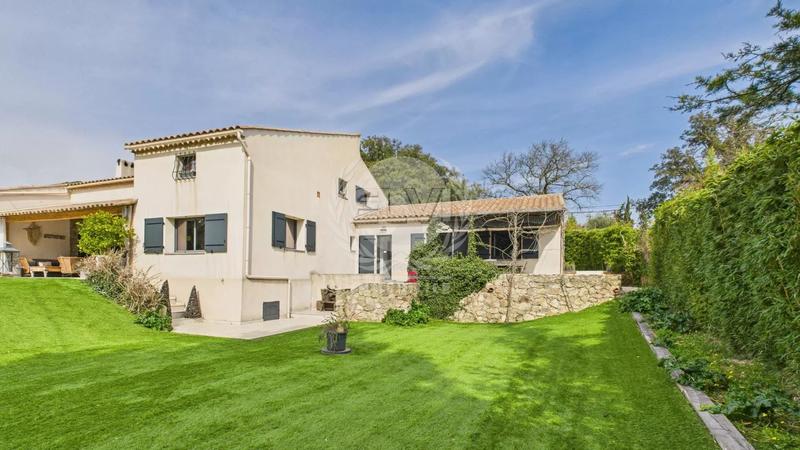 Maison - 283 m² - 5 pièces