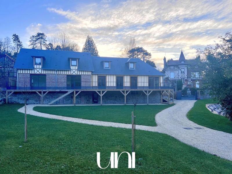 Maison - 205 m² - 7 pièces