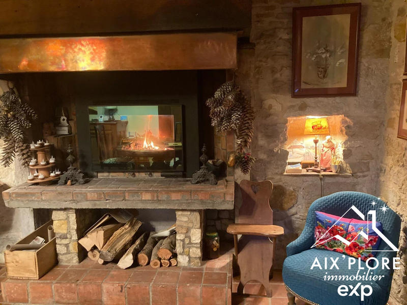 Maison traditionnelle - 248 m² - 7 pièces