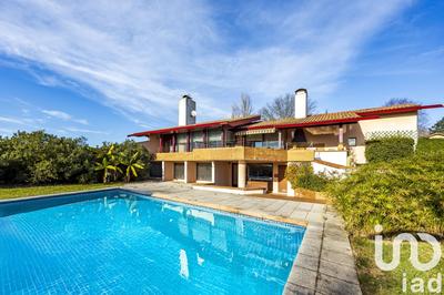 Maison - 300 m² - 6 pièces