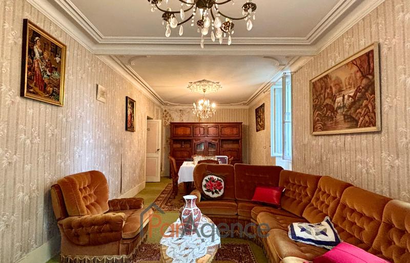 Maison - 253 m² - 14 pièces