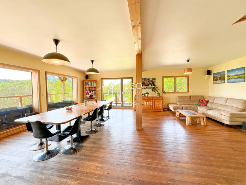 Maison - 210 m² - 8 pièces