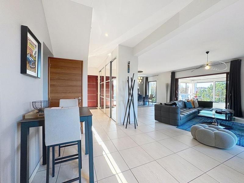 Maison - 213 m² - 5 pièces