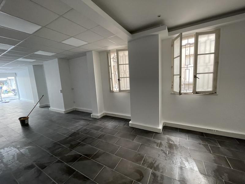 Magasins - 90 m² - 2 pièces