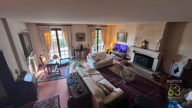 Maison - 430 m² - 9 pièces