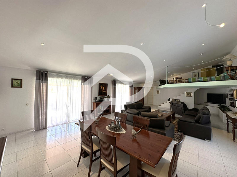 Maison - 170 m² - 6 pièces