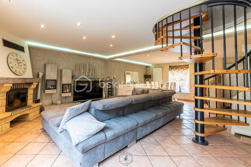 Maison - 180 m² - 8 pièces