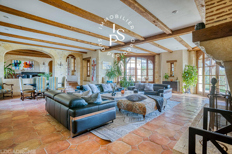 Demeure - 755 m² - 25 pièces