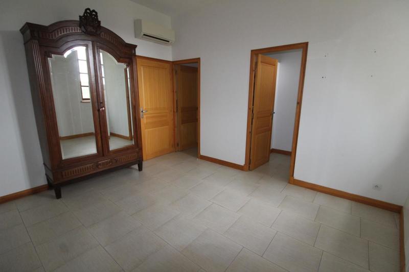 Propriété - 304 m² - 9 pièces