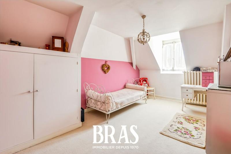 Hôtel particulier - 220 m² - 6 pièces