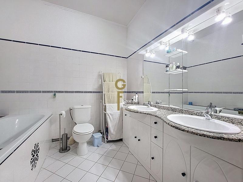 Maison - 137 m² - 5 pièces