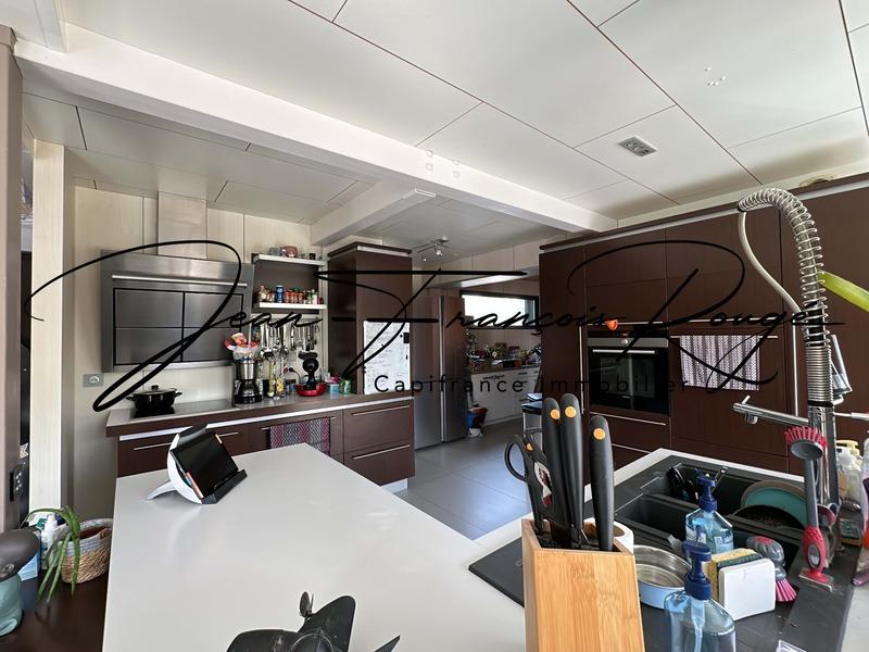 Maison - 320 m² - 10 pièces