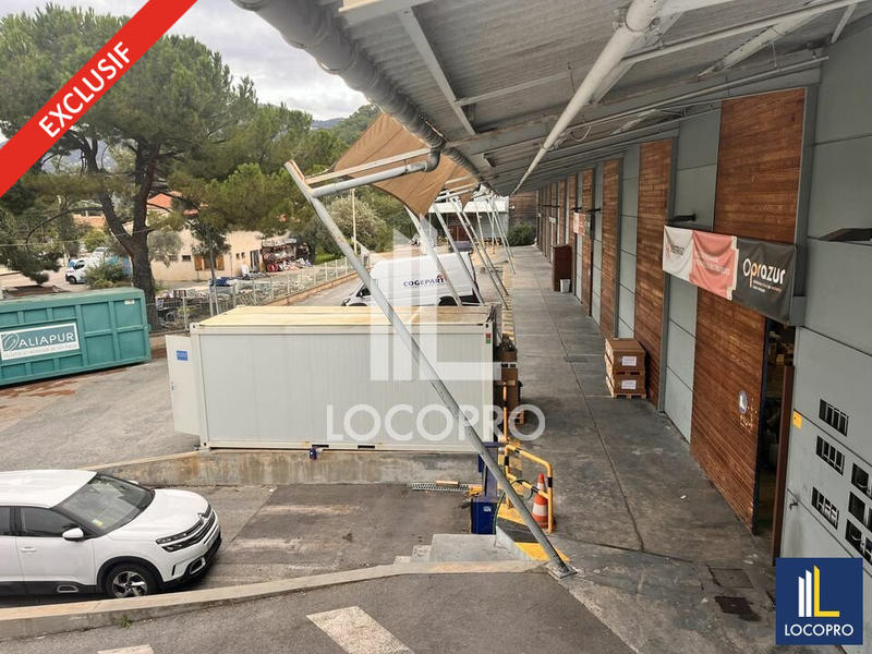 Local d'activité / Entrepôt - 3 700 m²